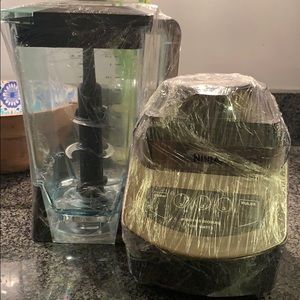 Ninja 1000 Watts Blender - Brand new